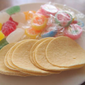 休憩時間を充実させるフリーのお菓子やドリンク類を用意